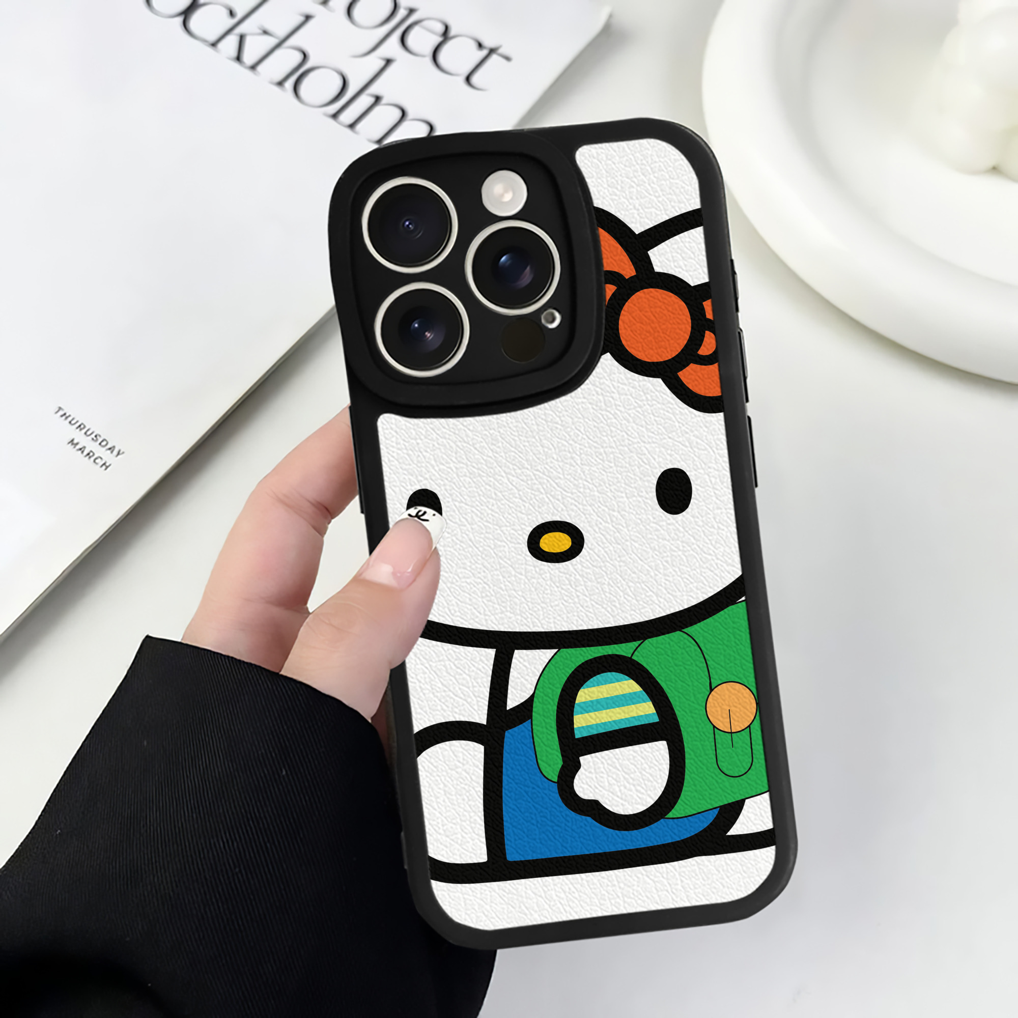 （画像用） Hello Kitty ハローキティ 【iPhone 16シリーズ対応】シリコンスマホケース（レザー調） 材質：シリコン
